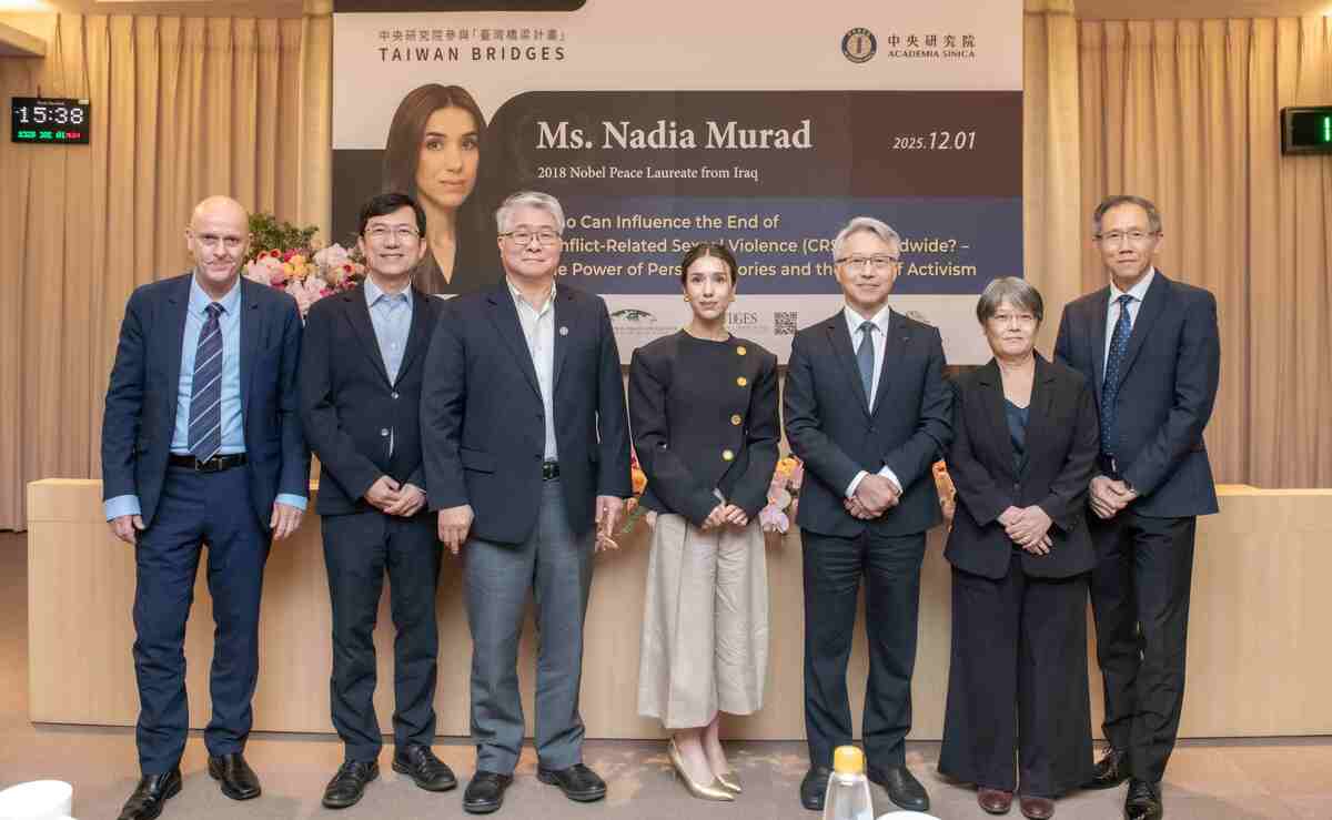 （由左至右）世界和平基金會主席Uwe Morawetz、中研院社會所陳志柔所長、彭信坤副院長、娜蒂雅．穆拉德(Nadia Murad)女士、廖俊智院長、陳美華特聘教授、中研院國際事務處孟子青處長。（圖片來源：中央研究院）圖片